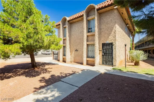 MLS: 2697258 Condo For Sale