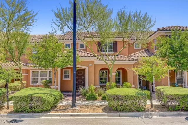 MLS: 2697307 Condo For Sale