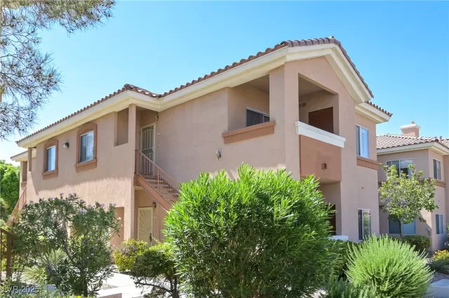 MLS: 2697352 Condo For Sale