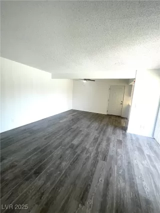 Photo #3: 2697431 Listing 