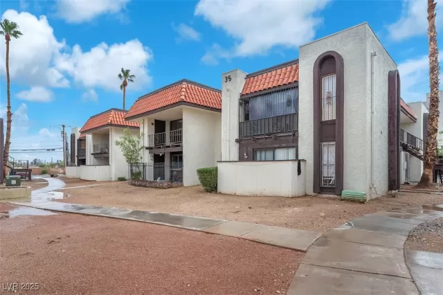 MLS: 2697435 Condo For Sale