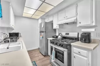 Photo #3: 2697435 Listing