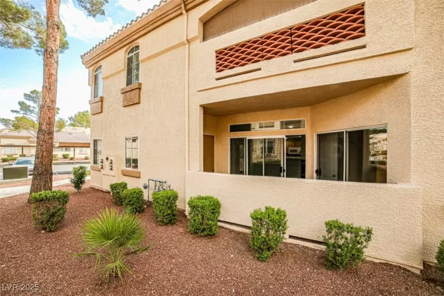 MLS: 2697478 Condo For Sale