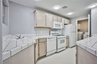 Photo #5: 2697478 Listing