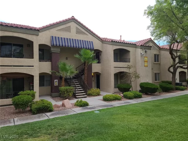 MLS: 2697519 Condo For Sale