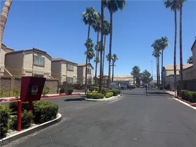 MLS: 2697538 Condo For Sale