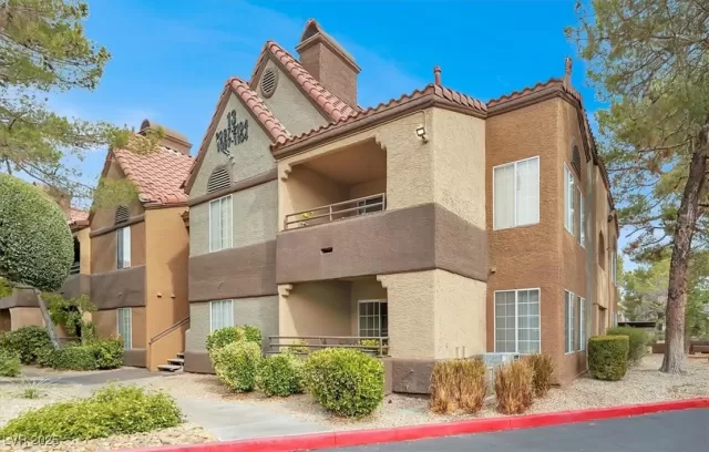 MLS: 2697543 Condo For Sale