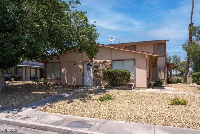 MLS: 2697600 Condo For Sale