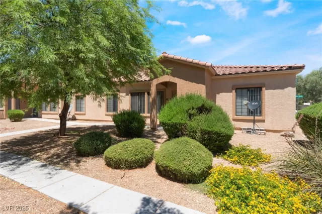 MLS: 2697610 Condo For Sale