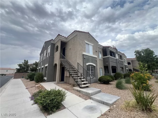 MLS: 2697625 Condo For Sale