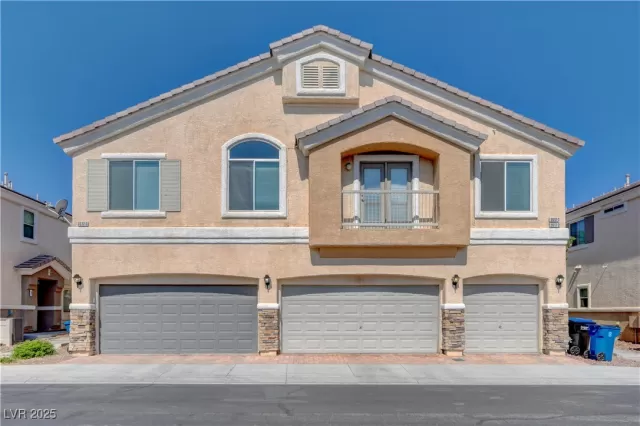 MLS: 2697656 Condo For Sale