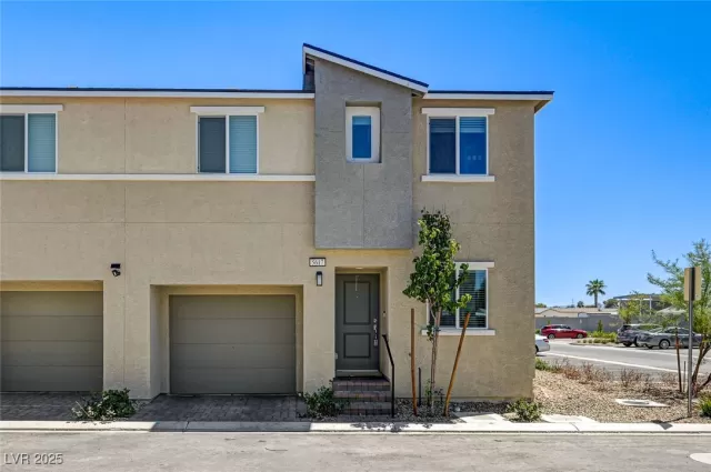 MLS: 2697682 Condo For Sale