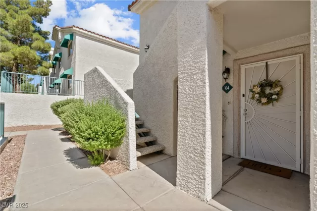 MLS: 2697737 Condo For Sale