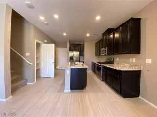 Photo #5: 2697778 Listing