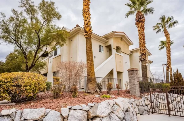 MLS: 2697815 Condo For Sale