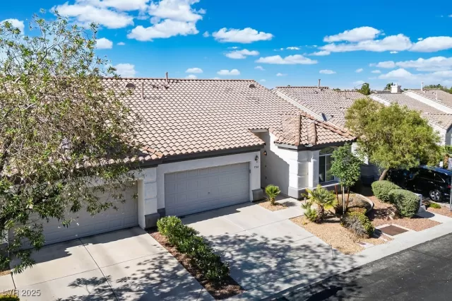 MLS: 2697820 Condo For Sale