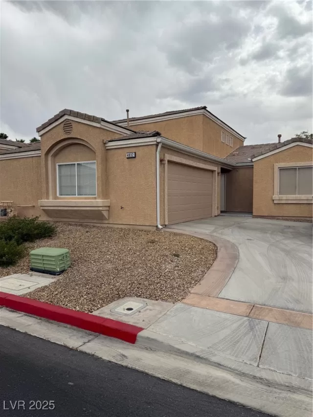 MLS: 2697822 Condo For Sale