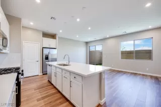 Photo #4: 2697830 Listing