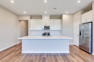 Photo #6: 2697830 Listing