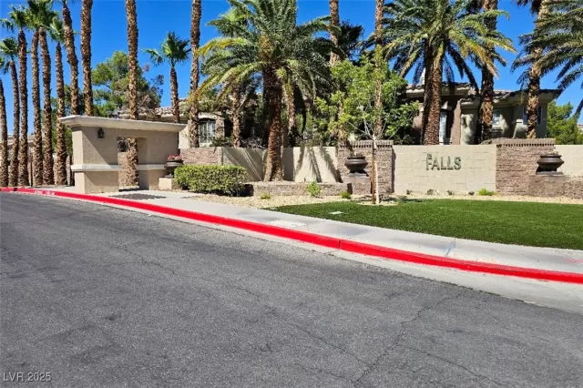 MLS: 2697866 Condo For Sale