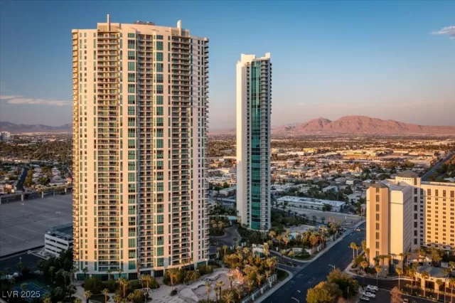 MLS: 2697961 Condo For Sale