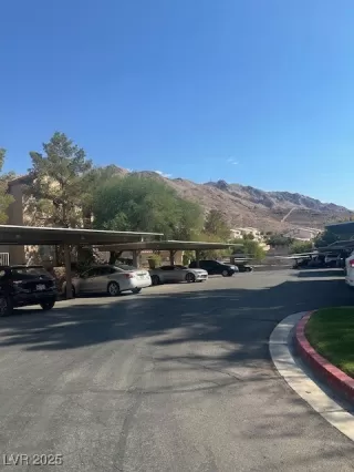 Photo #2: 2698021 Listing 