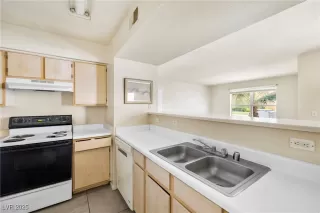 Photo #5: 2698046 Listing