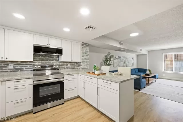 MLS: 2698051 Condo For Sale