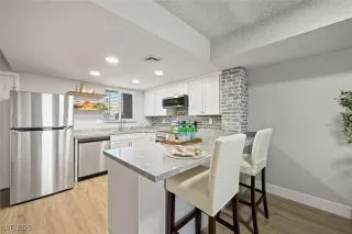 Photo #1: 2698051 Listing