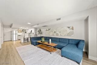 Photo #3: 2698051 Listing