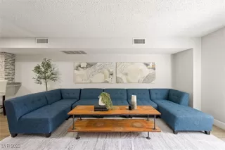 Photo #4: 2698051 Listing