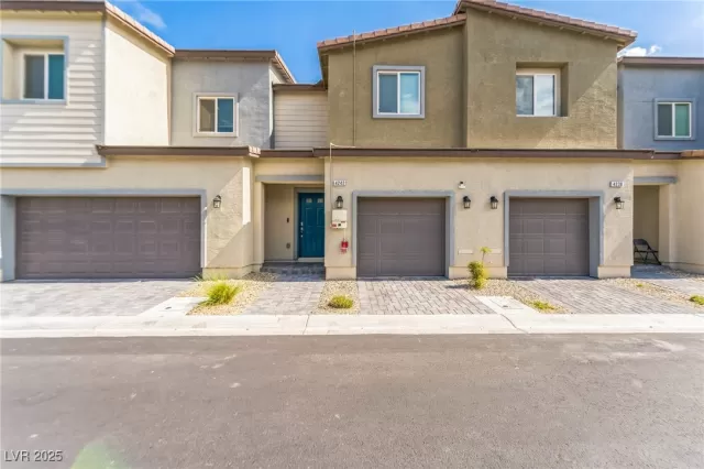 MLS: 2698064 Condo For Sale