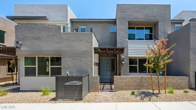 MLS: 2698086 Condo For Sale