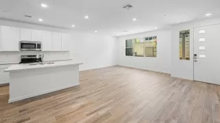 Photo #3: 2698086 Listing