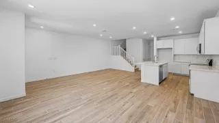 Photo #5: 2698086 Listing