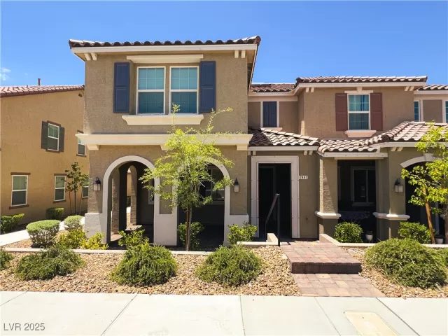 MLS: 2698118 Condo For Sale