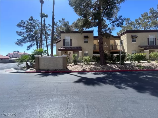 MLS: 2698122 Condo For Sale