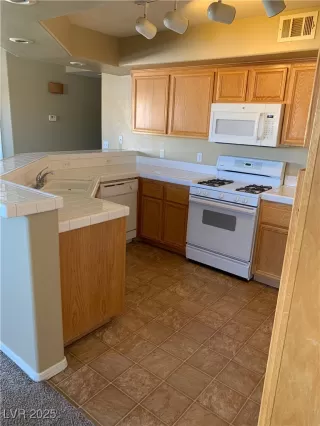 Photo #2: 2698256 Listing 