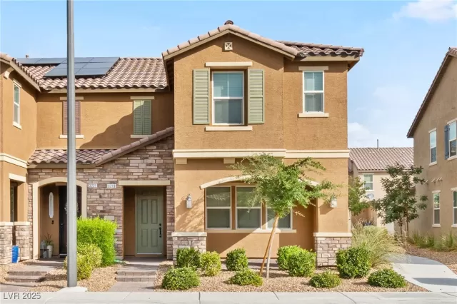 MLS: 2698260 Condo For Sale