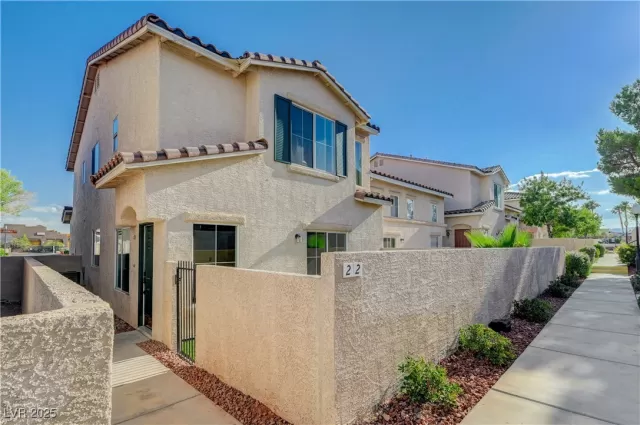 MLS: 2698329 Condo For Sale