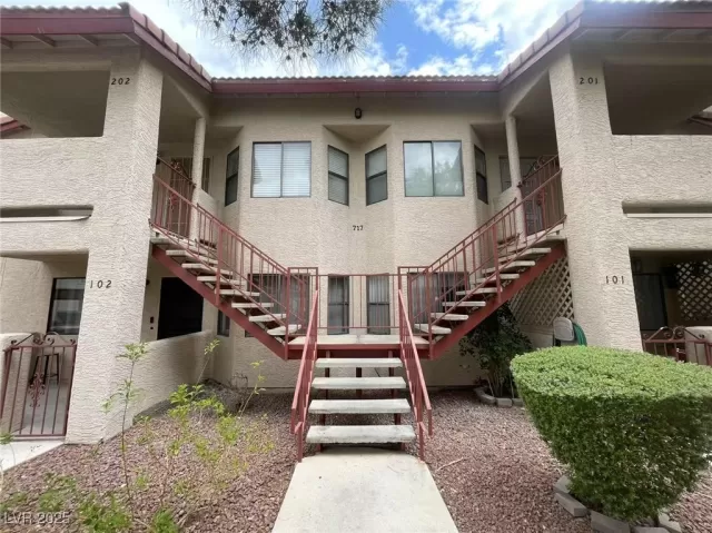 MLS: 2698332 Condo For Sale