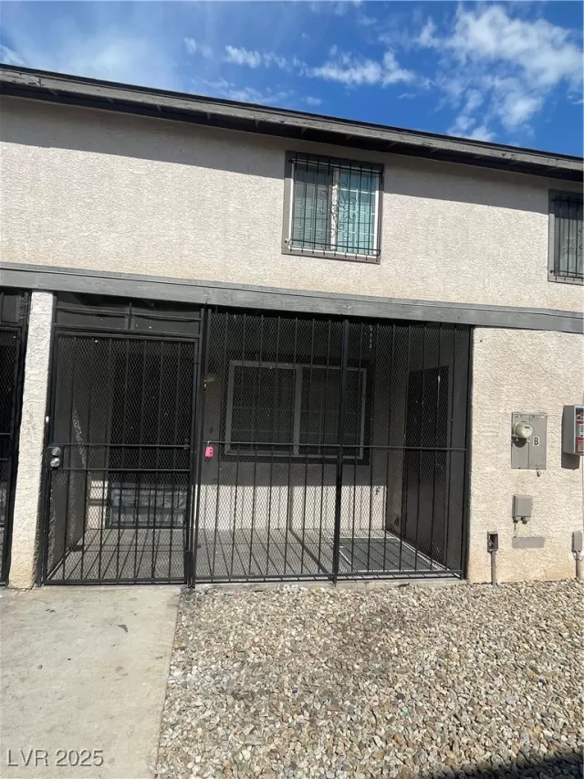 MLS: 2698338 Condo For Sale