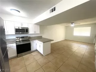 Photo #5: 2698338 Listing 