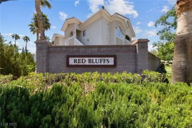 MLS: 2698382 Condo For Sale