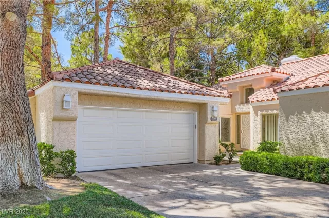 MLS: 2698411 Condo For Sale