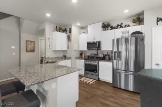 Photo #2: 2698437 Listing