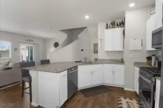 Photo #3: 2698437 Listing