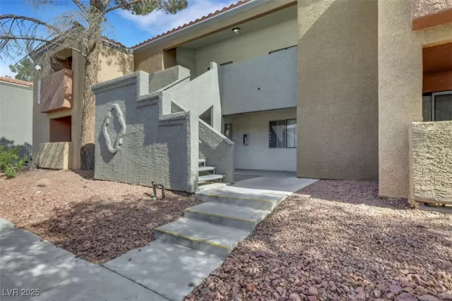 MLS: 2698474 Condo For Sale