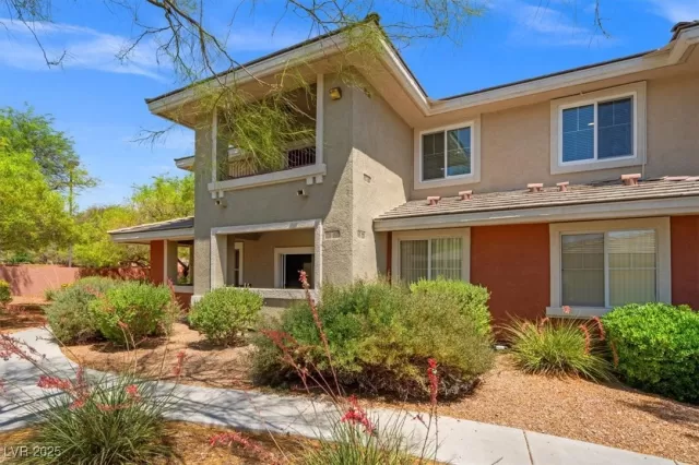 MLS: 2698521 Condo For Sale