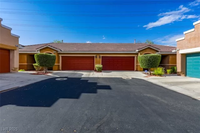 MLS: 2698615 Condo For Sale